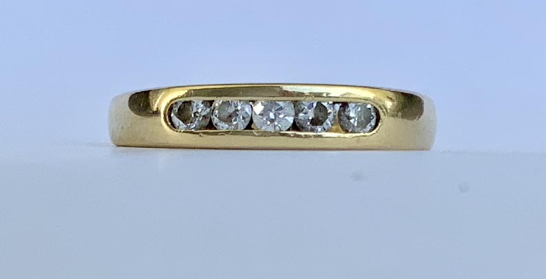 18ct Gold and Diamond ring Valued $1375